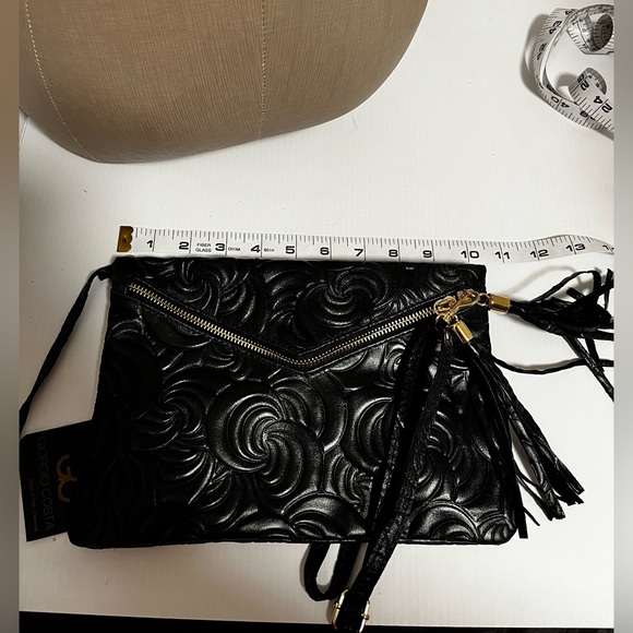 Elegant Black Crossbody Bag - Picture 3 of 9
